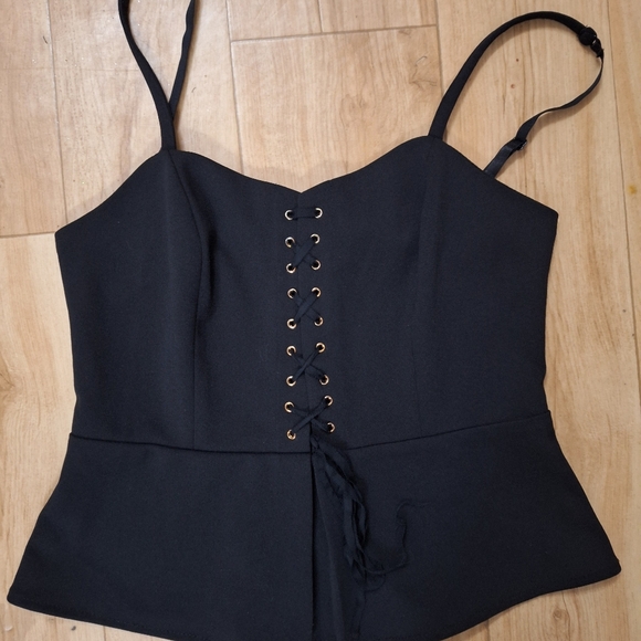 Cute black lace top - Picture 2 of 3